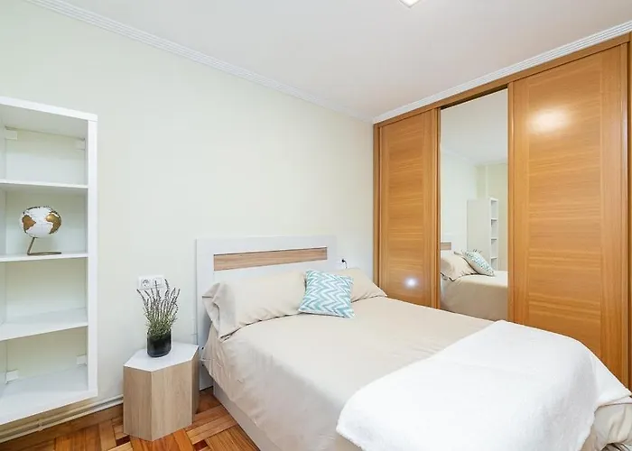 Lovely 4-bedroom In Διαμέρισμα *