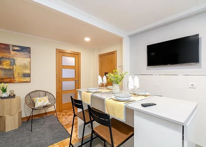 Апартаменты Lovely 4-bedroom In Виго