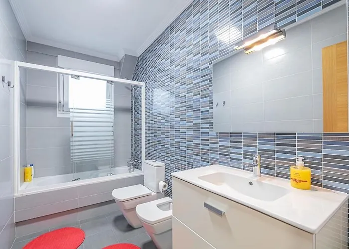 Апартаменты Lovely 4-bedroom In Виго
