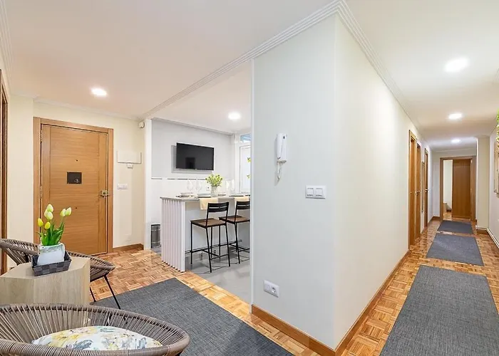 Lovely 4-bedroom In Апартаменты